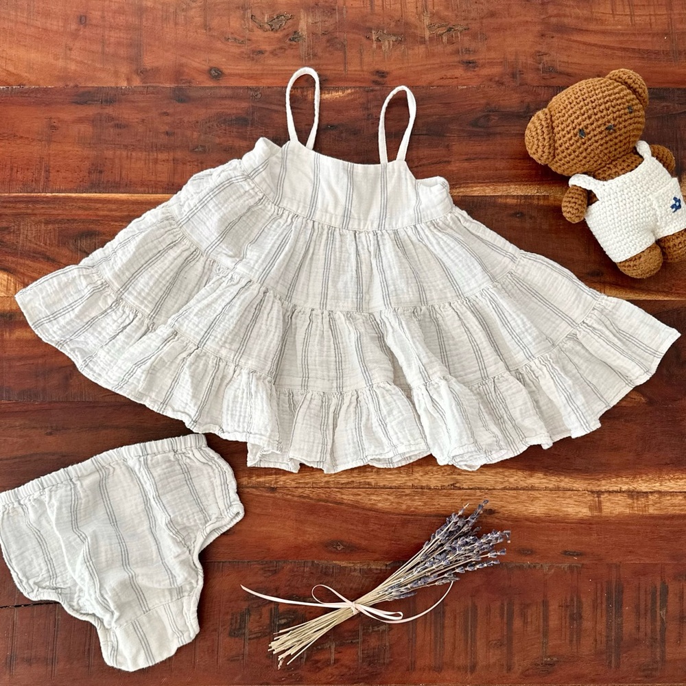 Banana Republic Baby Dress + Bloomer. 100% Cotton 6-12 M. Ivory and Grey stripes